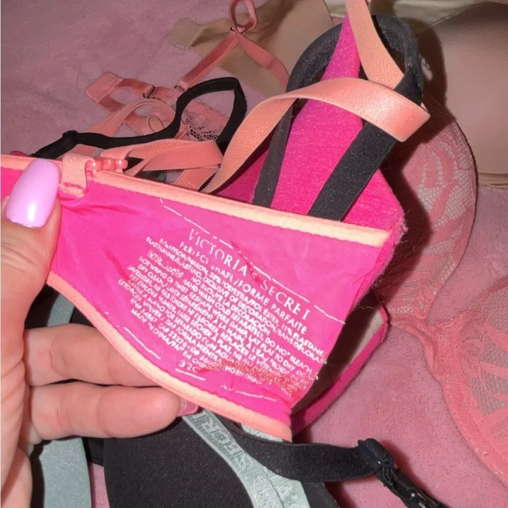 11 Victoria Secret bras (sold all together) 32C - Picture 12 of 13